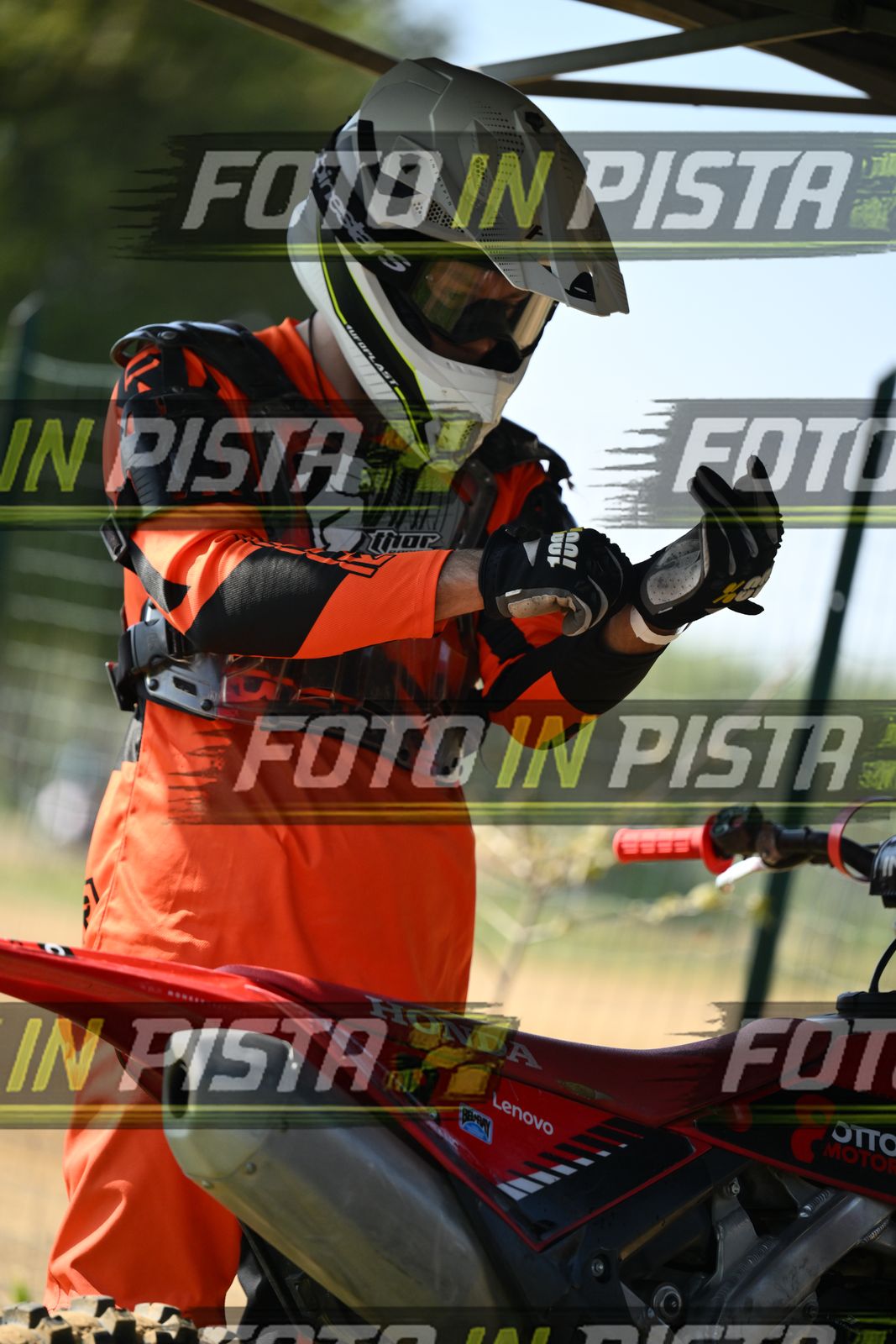 RENT BIKE - LEATT BLACK RED SHIRT · DSH_8909