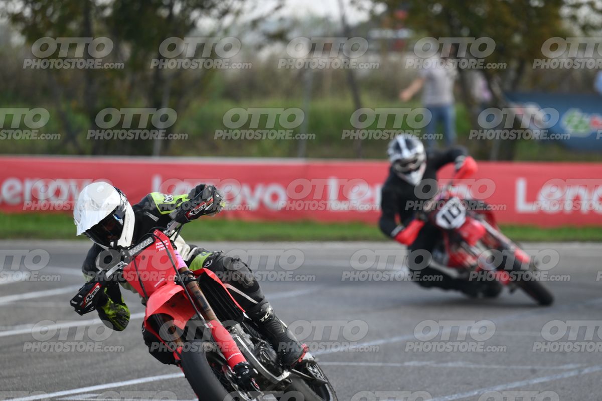 SUPERMOTO 0 RED CRF - WHITE HELMET · DSH_8947