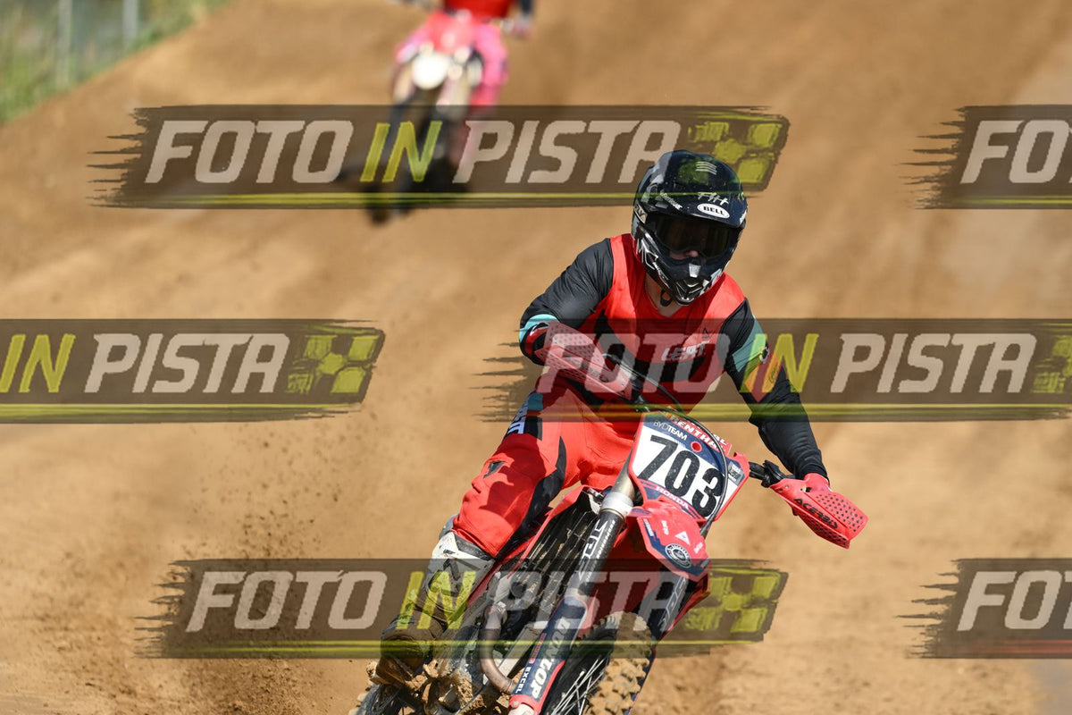 703 · DSH_8983