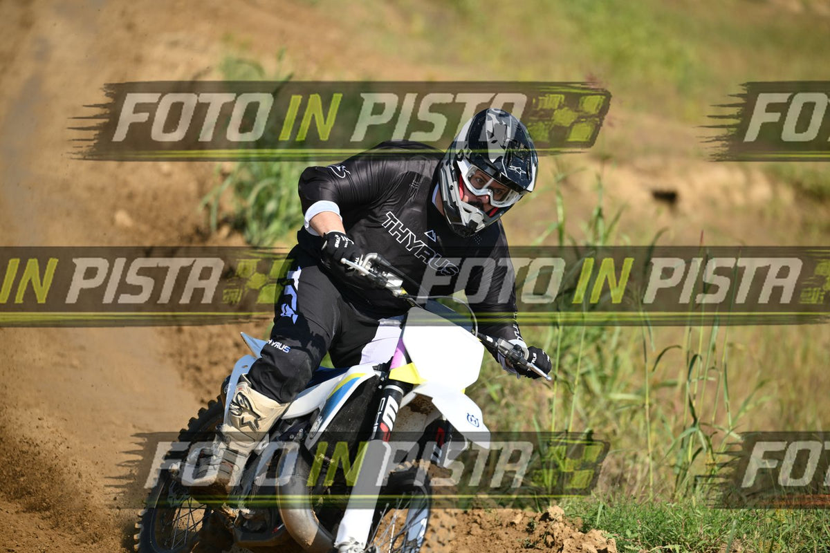 WHITE HUSW THYRUS · DSH_8996
