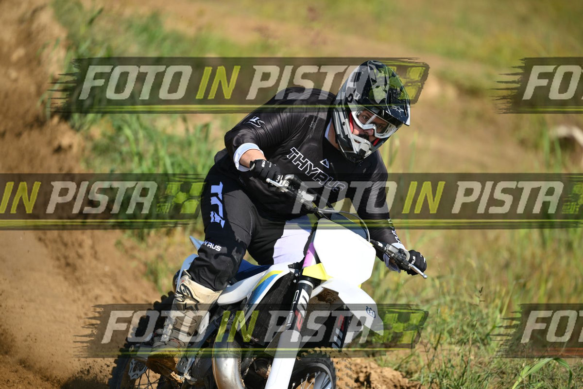WHITE HUSW THYRUS · DSH_8997