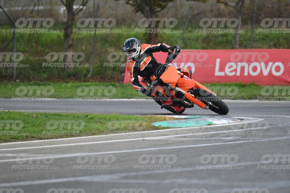 SUPERMOTO 0 KTM black orange · DSH_9025