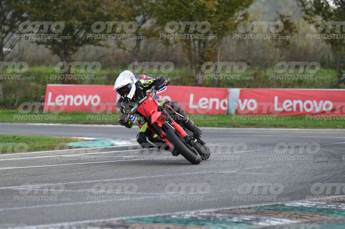SUPERMOTO 0 RED CRF - WHITE HELMET · DSH_9044