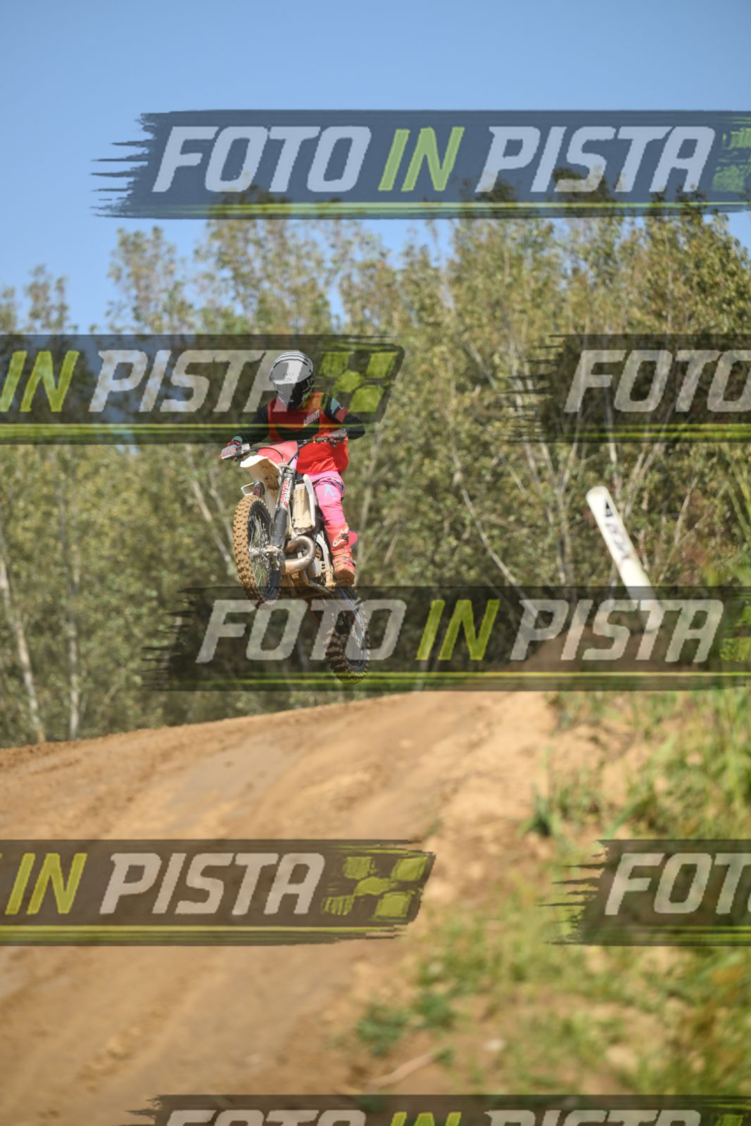 WHITE RED BIKE - LEATT RED BLACK SHIRT - GREY HELMET · DSH_9075