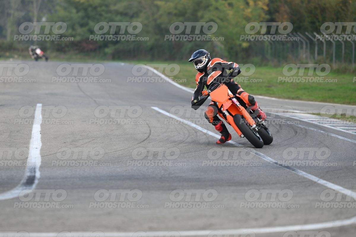 SUPERMOTO 0 KTM black orange · DSH_9080