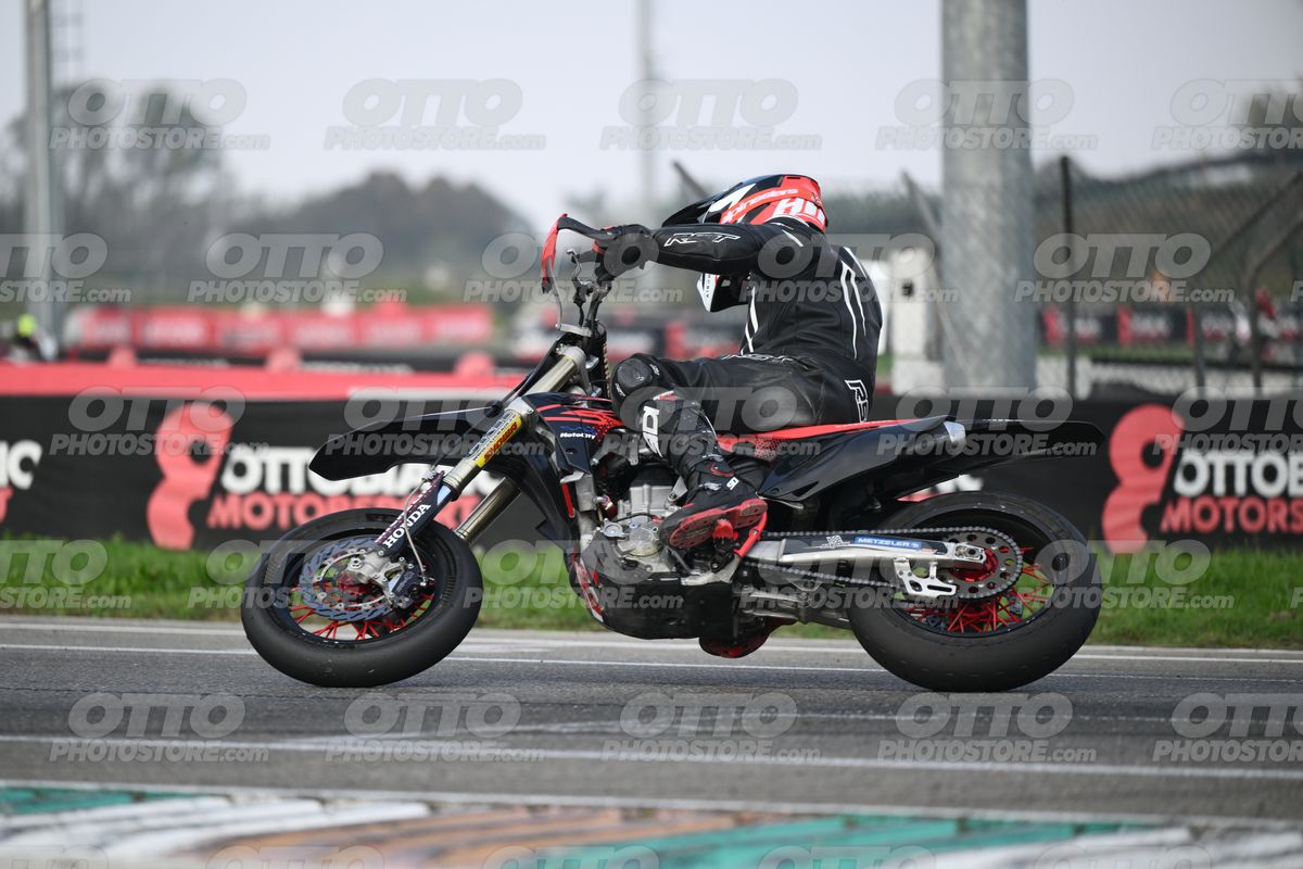 SUPERMOTO 0 RST all black · DSH_9096