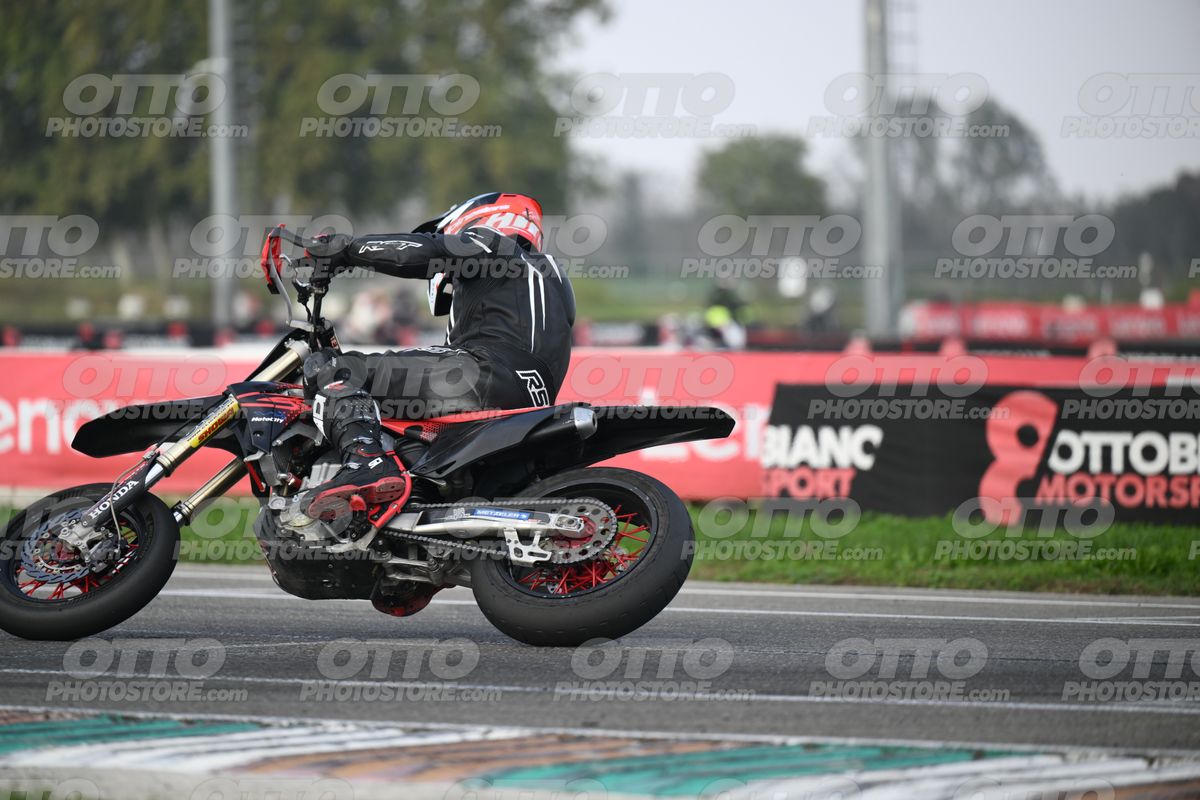 SUPERMOTO 0 RST all black · DSH_9097