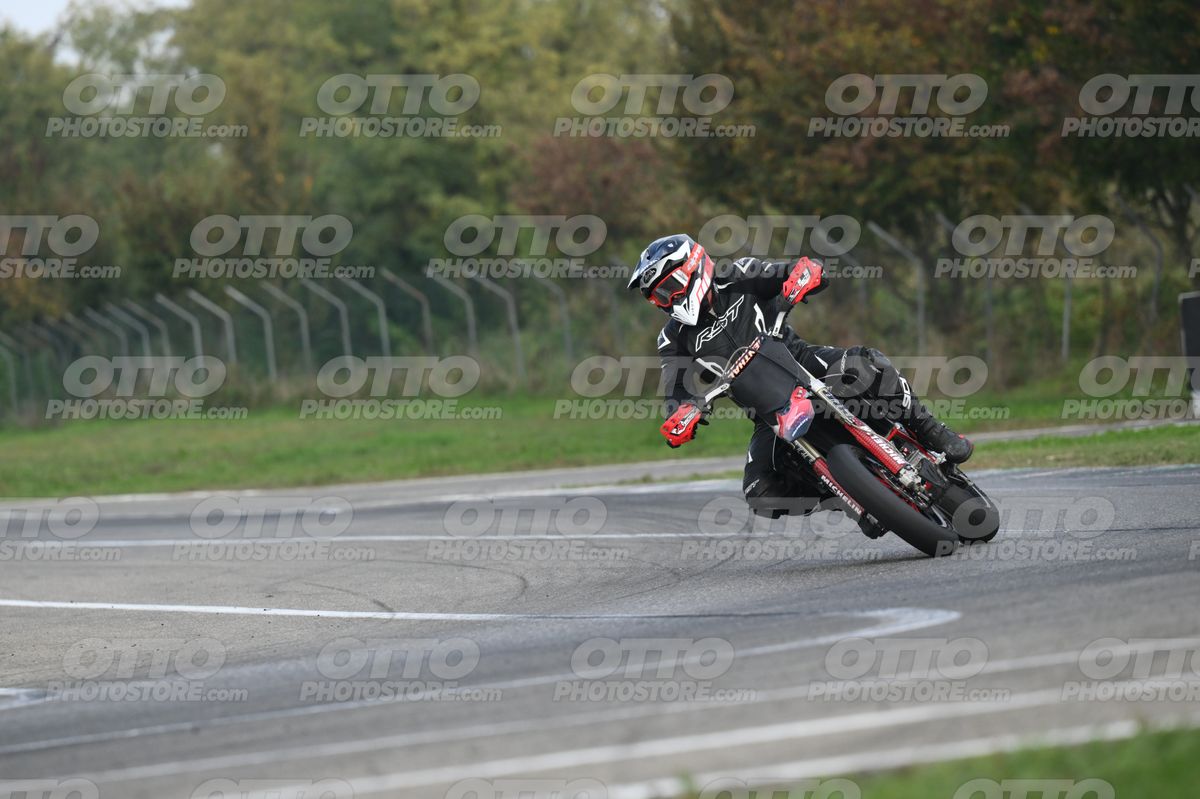 SUPERMOTO 0 RST all black · DSH_9193