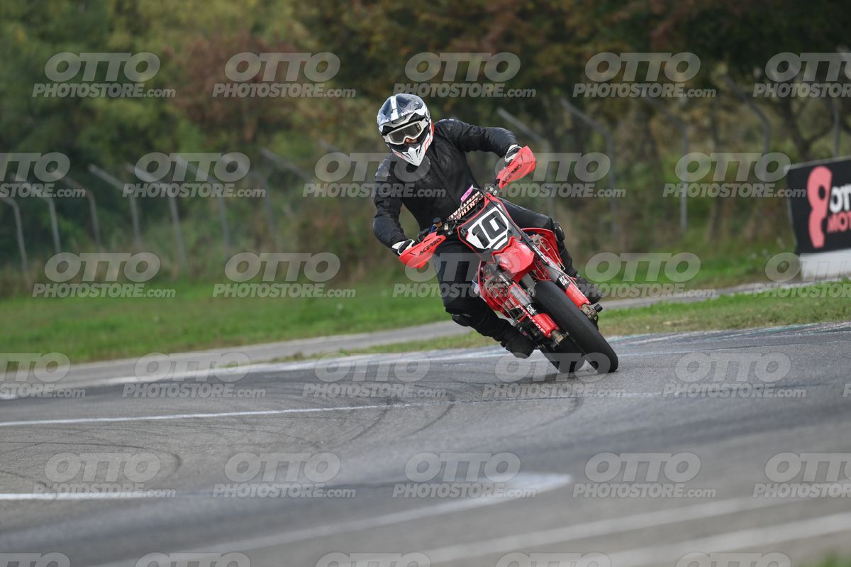 SUPERMOTO 10 (RED) · DSH_9214