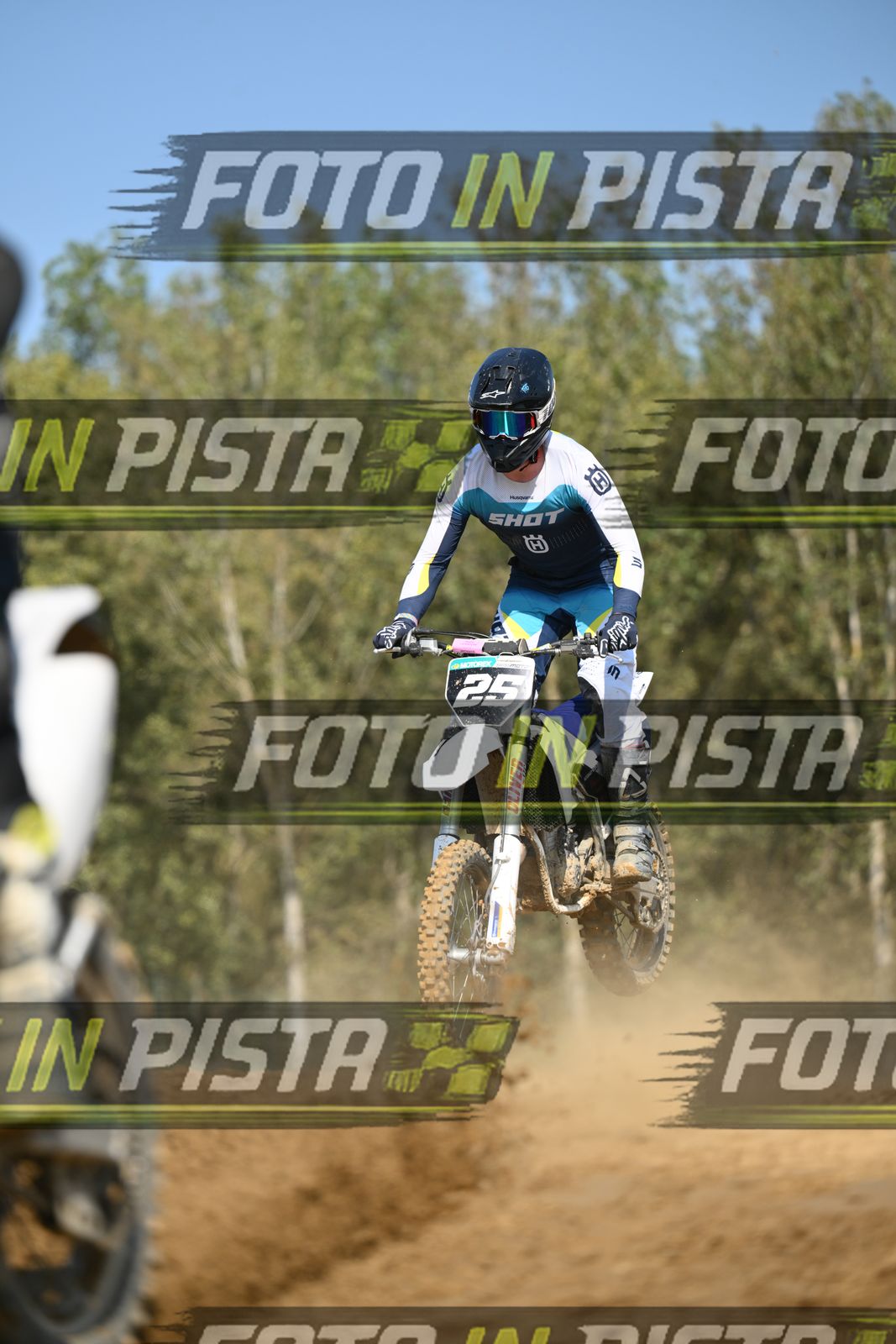 25 · DSH_9252