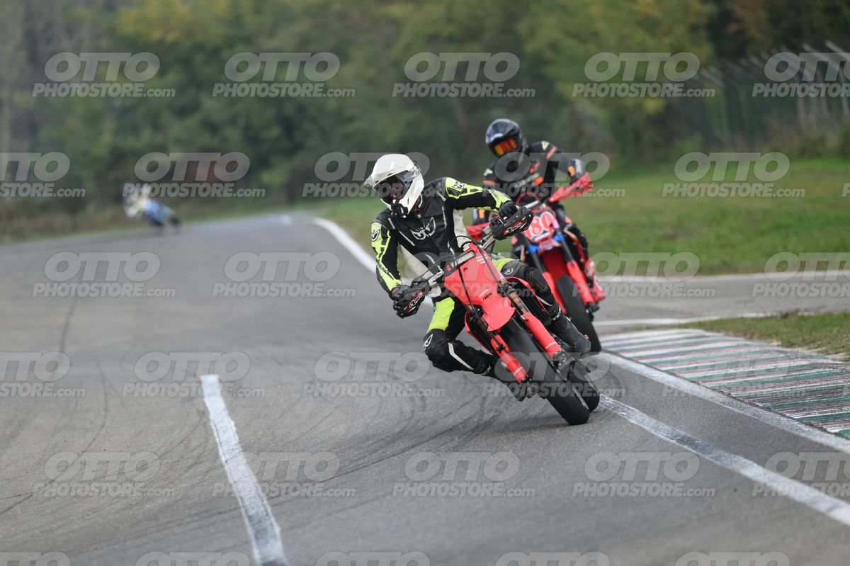 SUPERMOTO 0 RED CRF - WHITE HELMET · DSH_9264