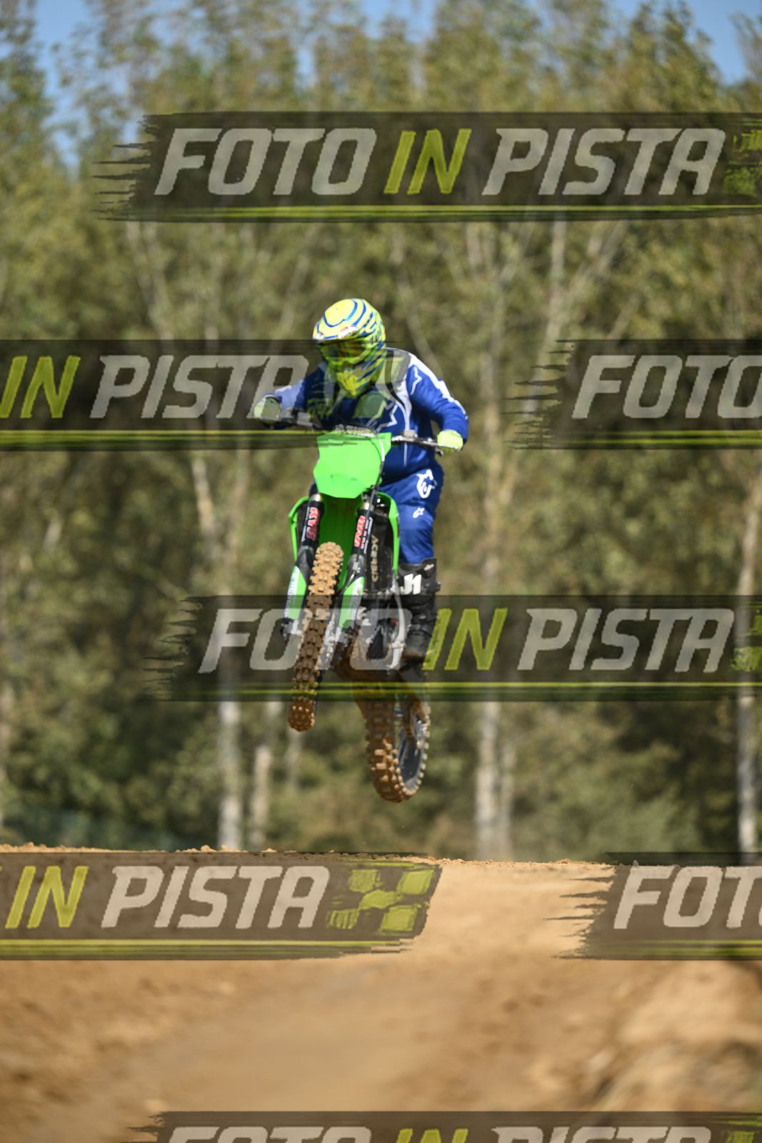 GREEN KAWA BLUE SUITE YELLOW HELMET · DSH_9271