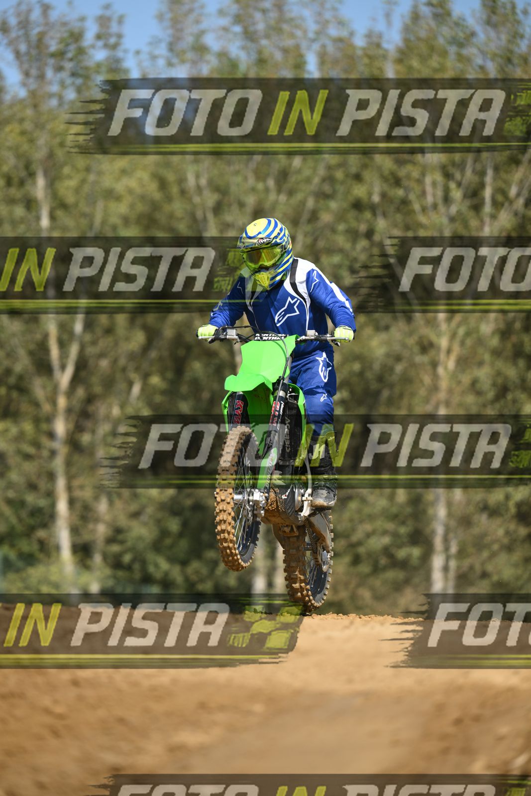 GREEN KAWA BLUE SUITE YELLOW HELMET · DSH_9273