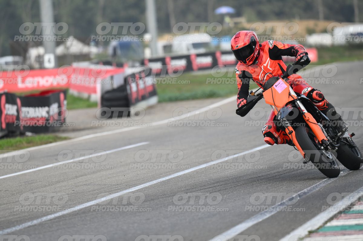 SUPERMOTO 0 KTM Aplinestar Red Suite · DSH_9297