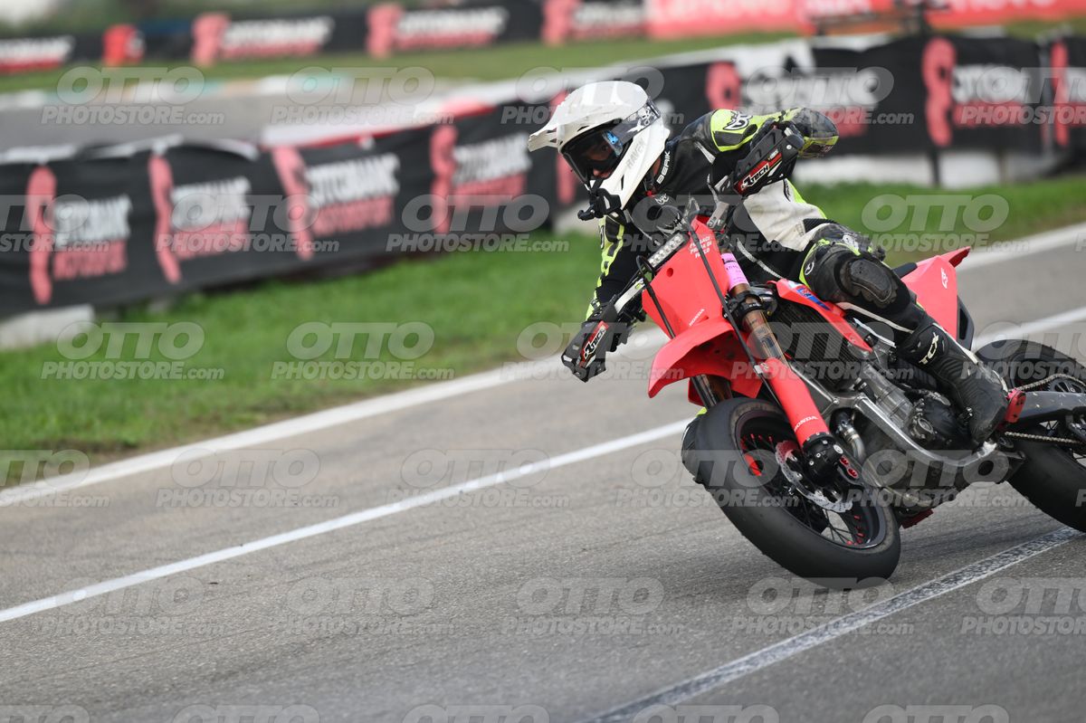 SUPERMOTO 0 RED CRF - WHITE HELMET · DSH_9319