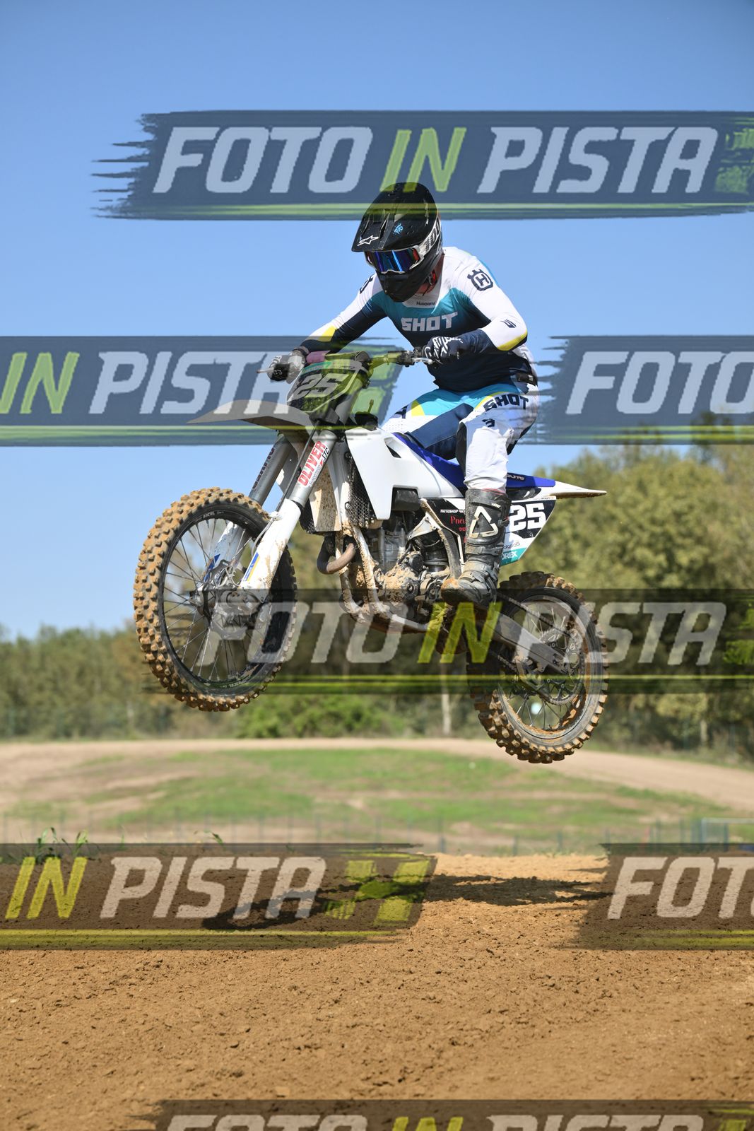 25 · DSH_9399