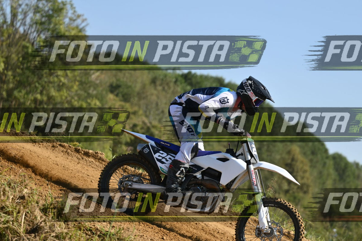 25 · DSH_9682