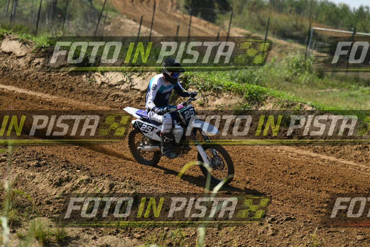 25 · DSH_9694