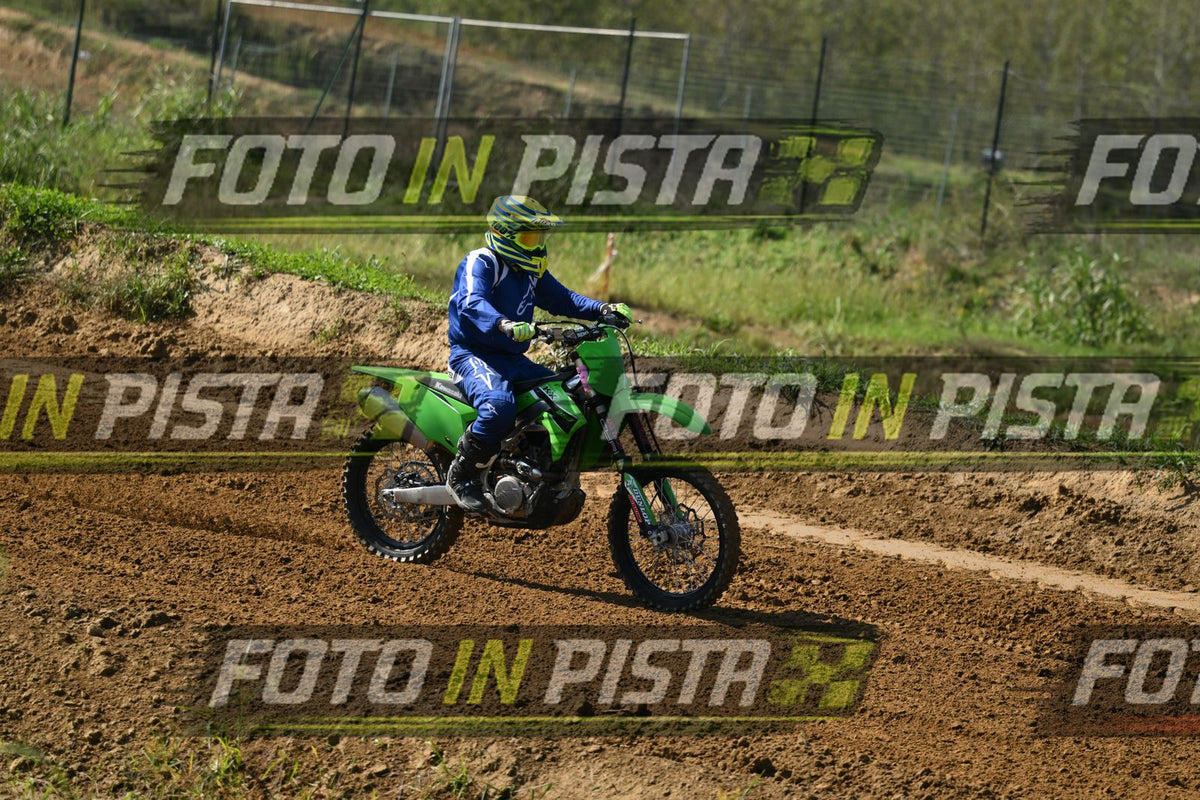 GREEN KAWA BLUE SUITE YELLOW HELMET · DSH_9698