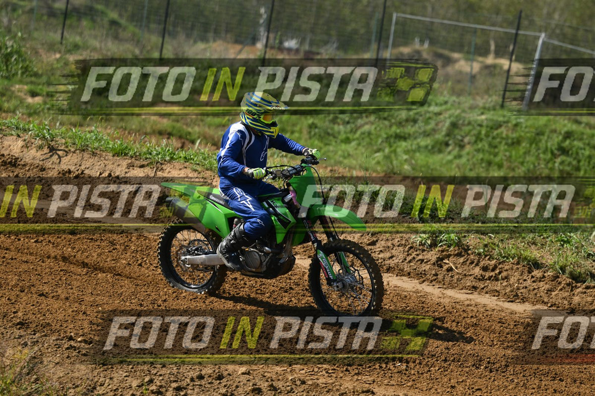 GREEN KAWA BLUE SUITE YELLOW HELMET · DSH_9700