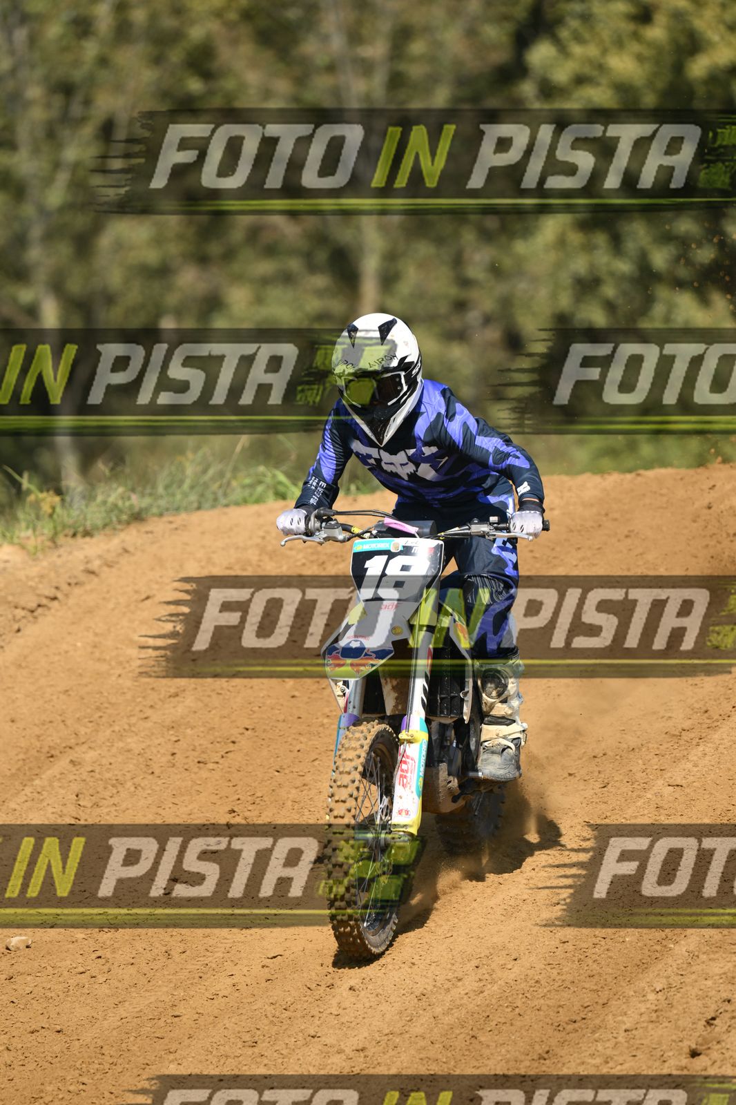 18 · DSH_9835