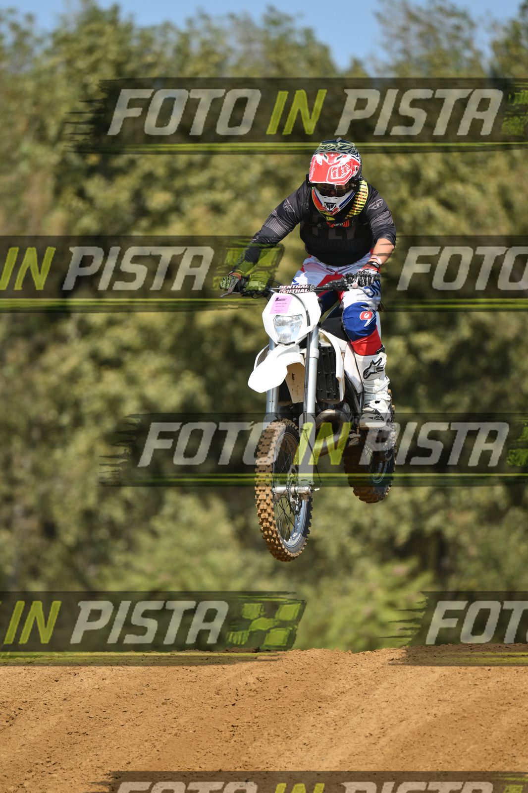 WHITE BIKE - BLACK SHIRT - O'NEAL PANTS · DSH_9840