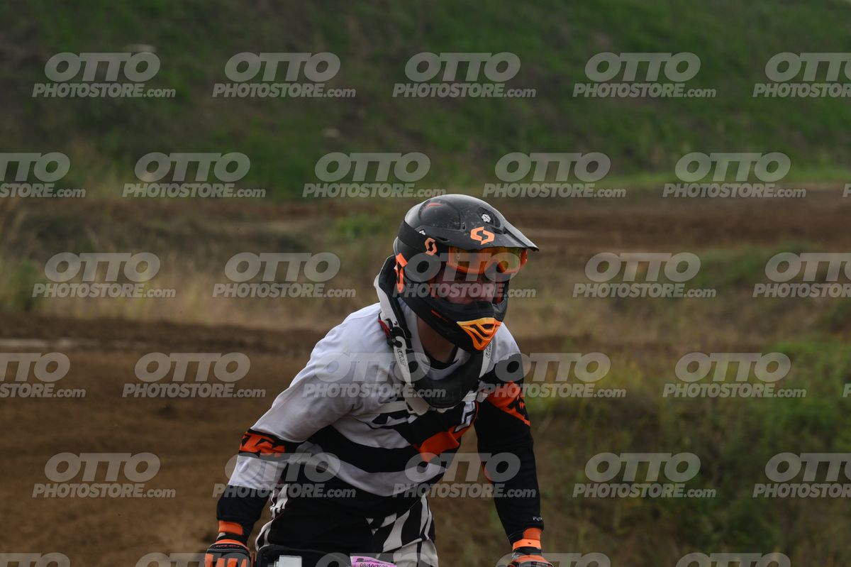 KTM ORANGE WHITE - BLACK WHITE ORANGE SUIT - BLACK ORANGE HELMET · DSH_9997