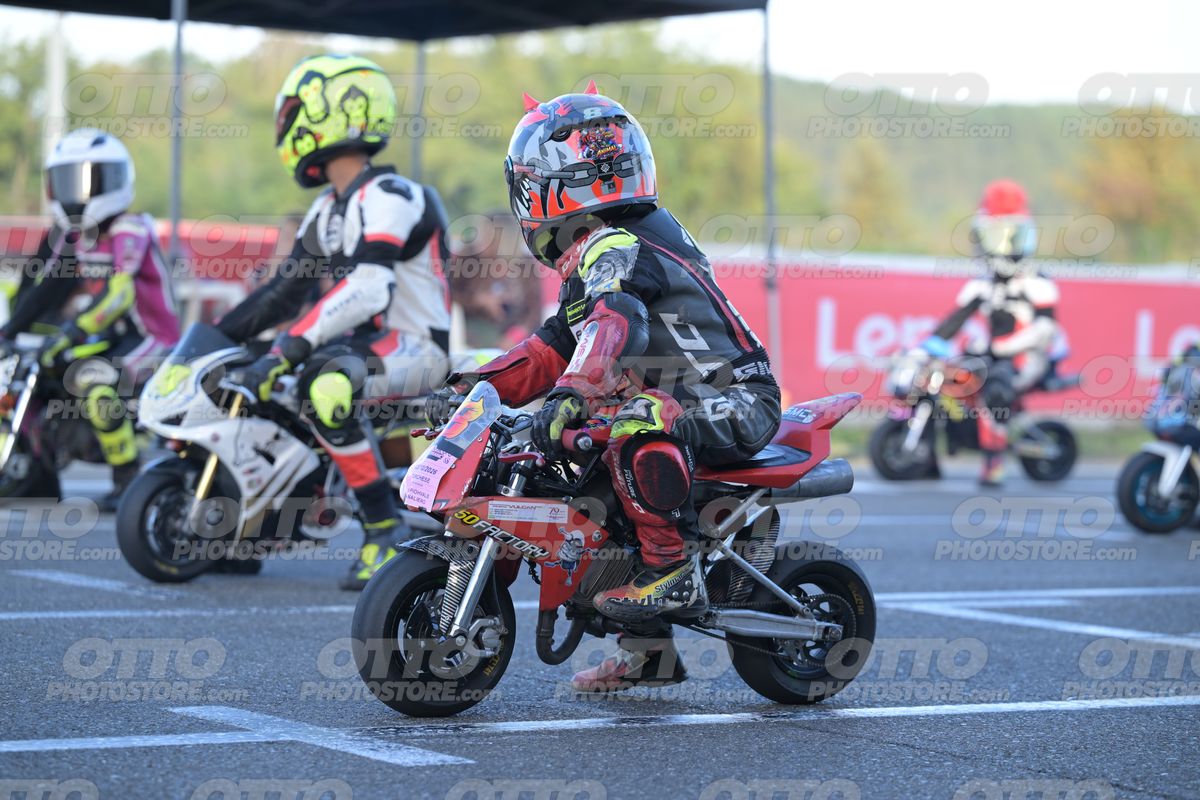 MINIMOTO 8 · DSN_3382