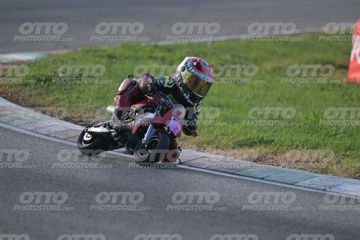 MINIMOTO 8 · DSN_3805