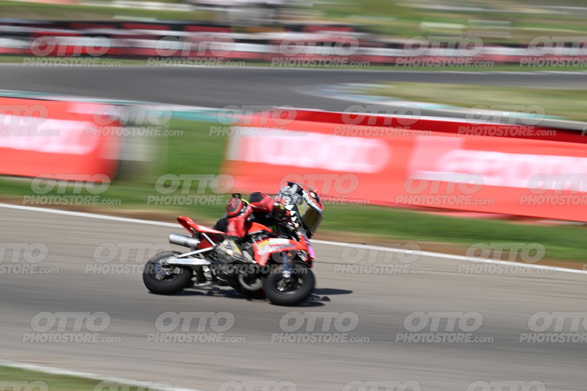 MINIMOTO 8 · DSN_7829
