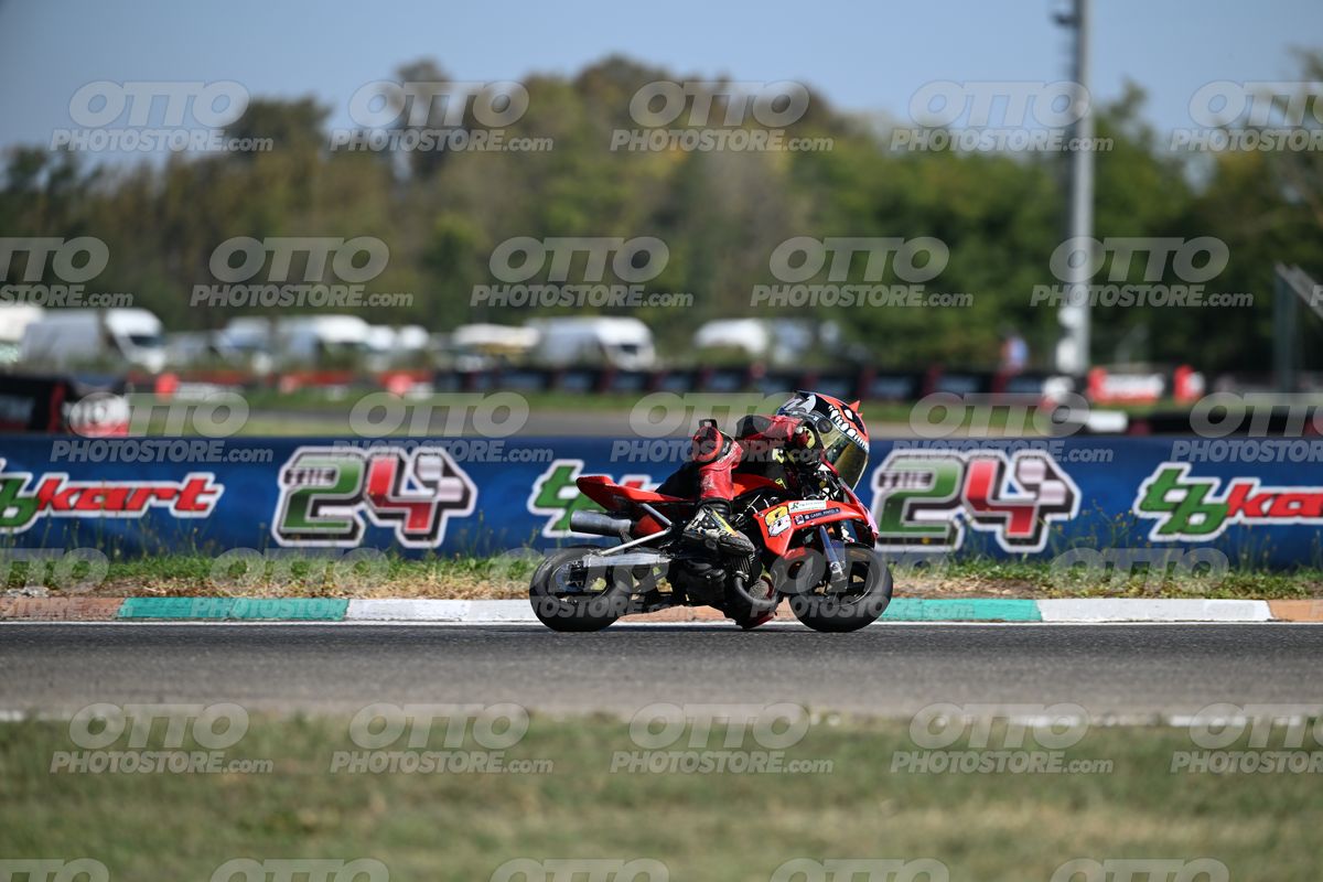 MINIMOTO 8 · DSN_7981