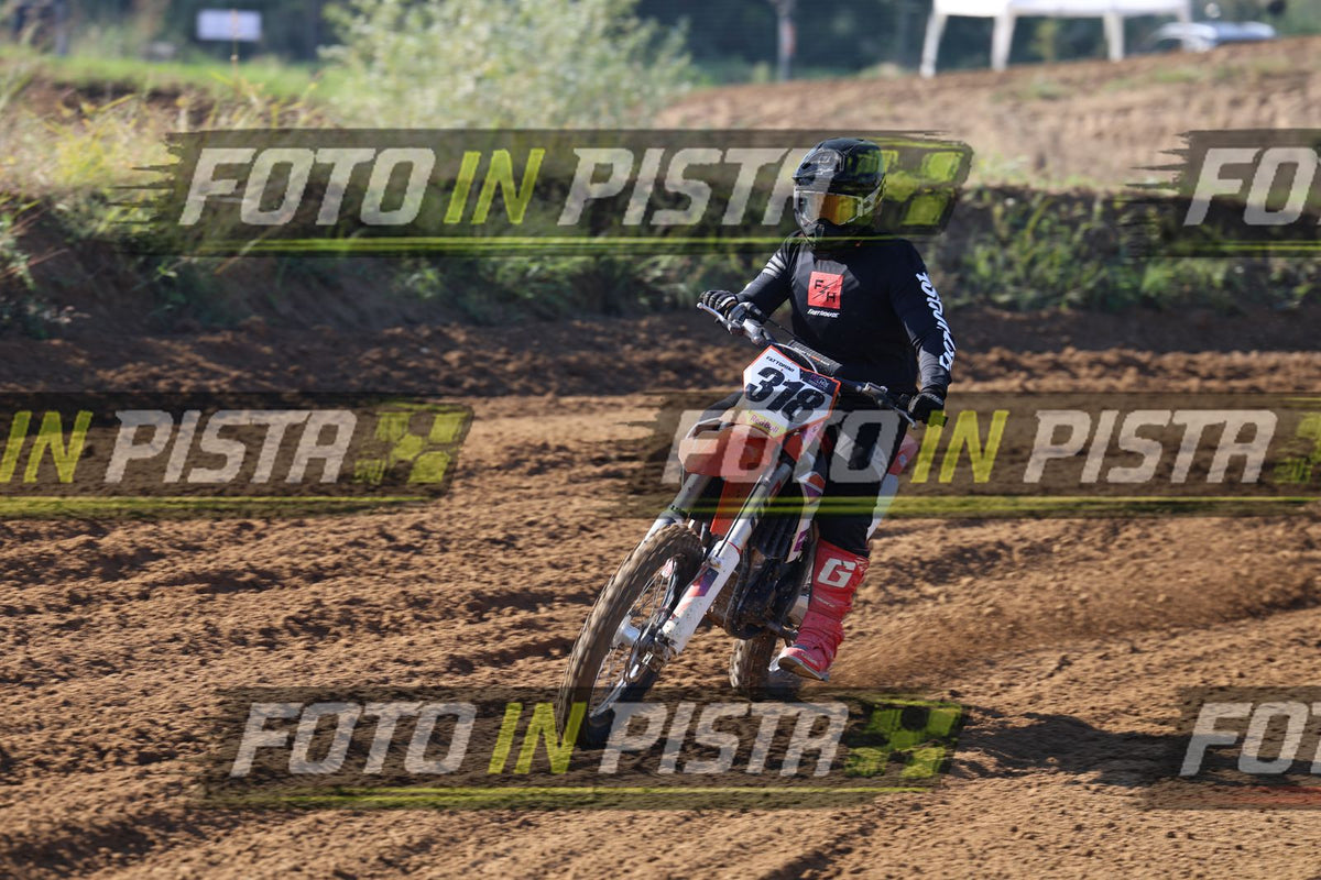 RUSSEL · JD9A3470