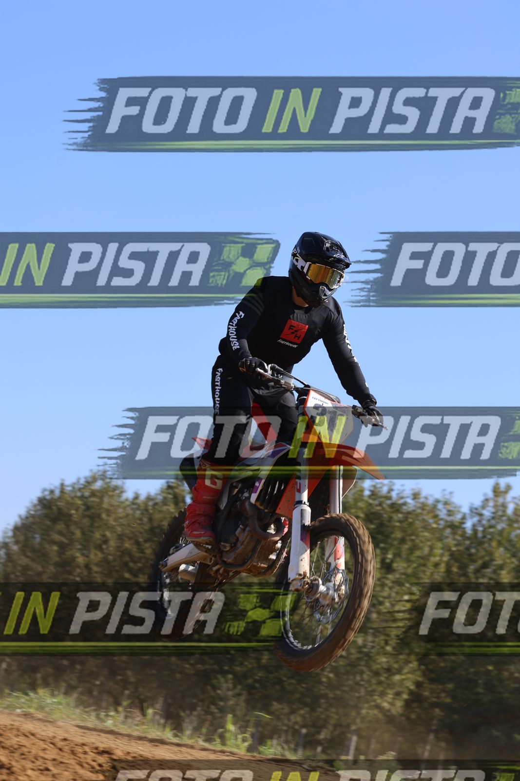 318 · JD9A3607