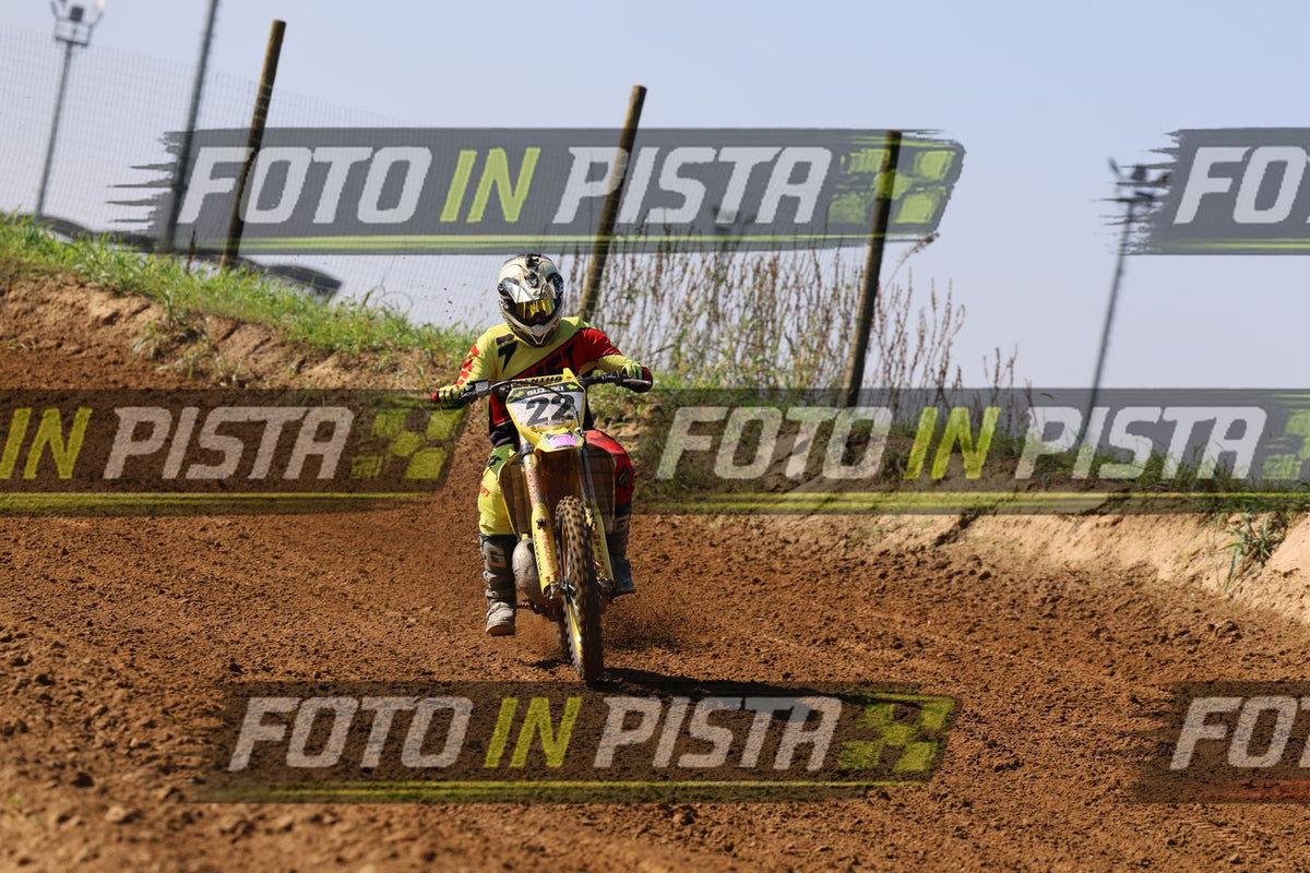 22 · JD9A3749