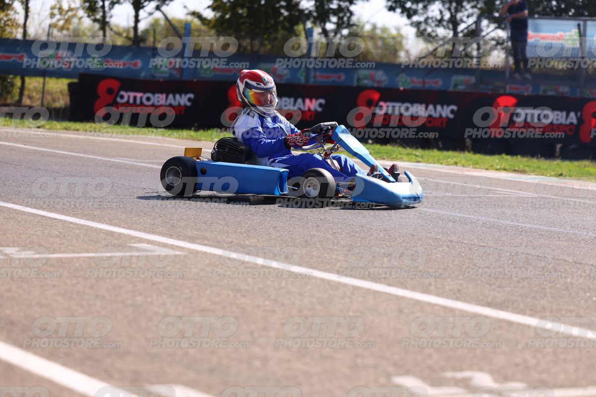 GOKART BLU KART - White Blu Suite · JD9A4496
