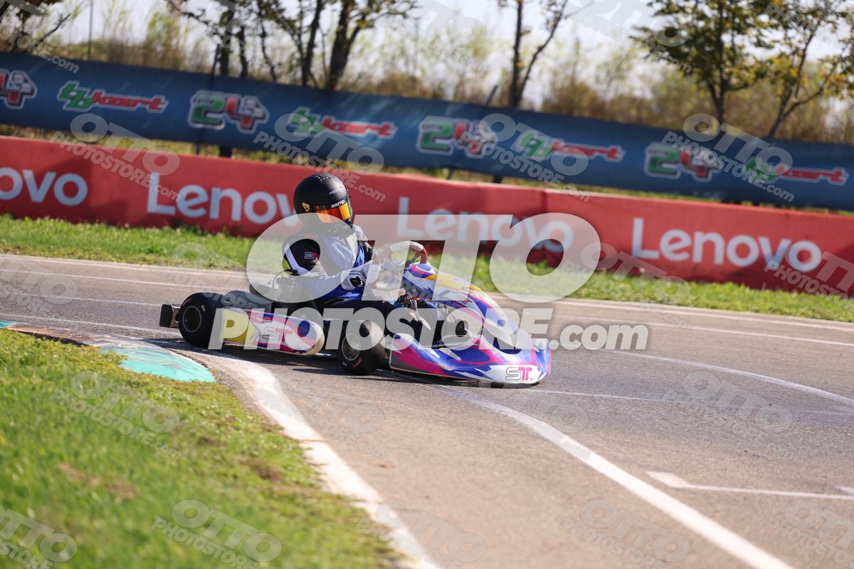 ST RACING - Black Helmet · JD9A4546
