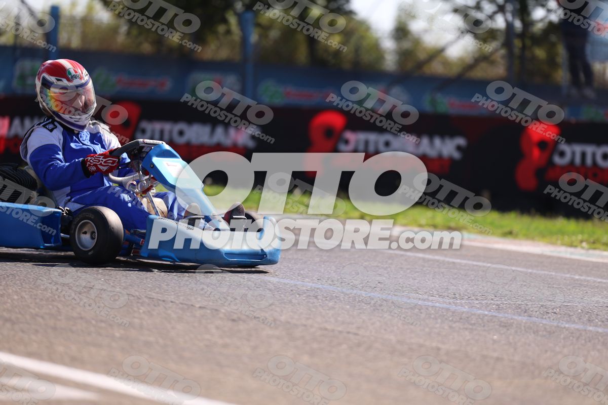 BLU KART - White Blu Suite · JD9A4558