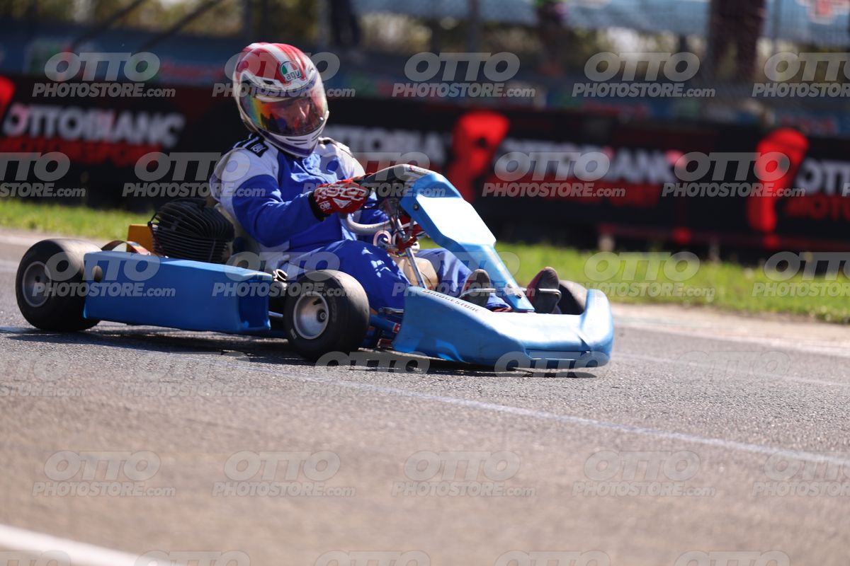 GOKART BLU KART - White Blu Suite · JD9A4559