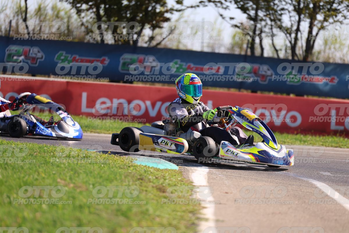 GOKART PKT - YELLOW BLU HELMET · JD9A4562