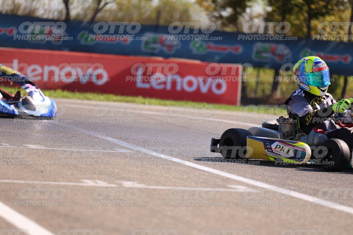 GOKART PKT - YELLOW BLU HELMET · JD9A4565