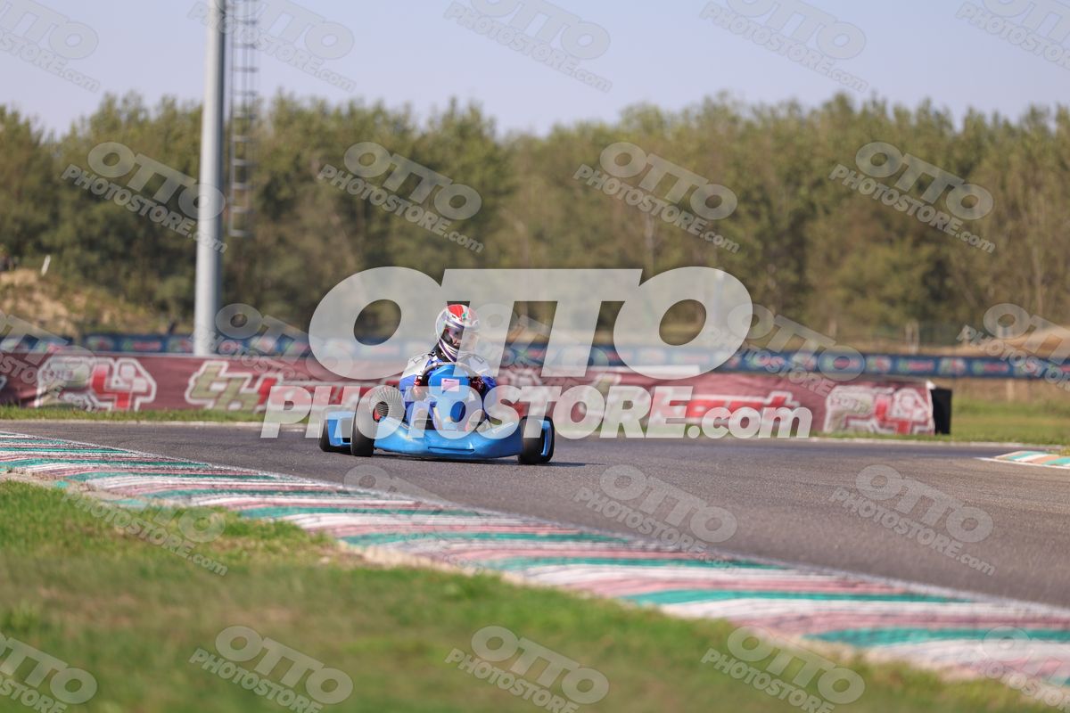 BLU KART - White Blu Suite · JD9A4645