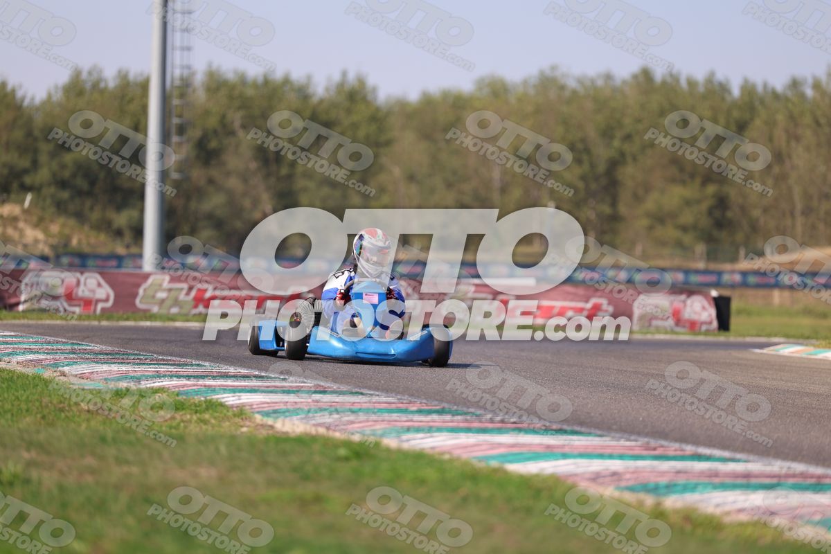 BLU KART - White Blu Suite · JD9A4646