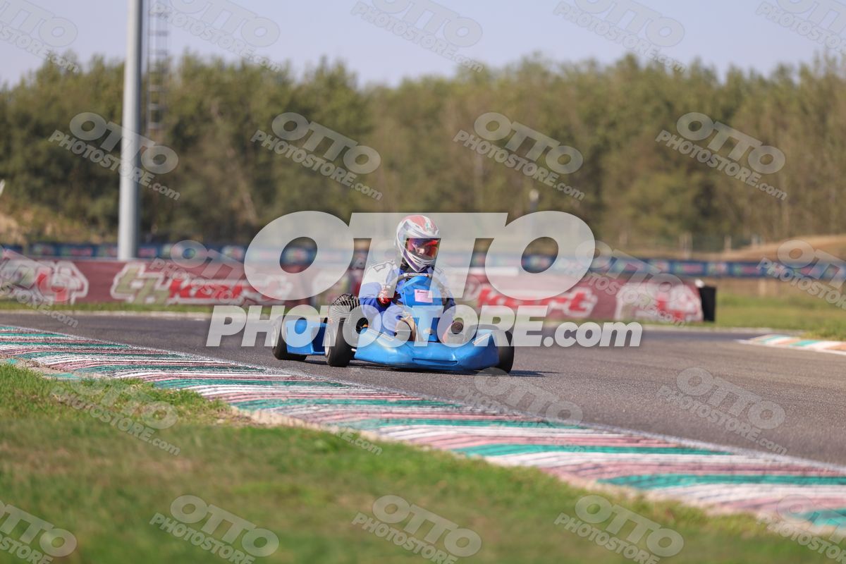 BLU KART - White Blu Suite · JD9A4647