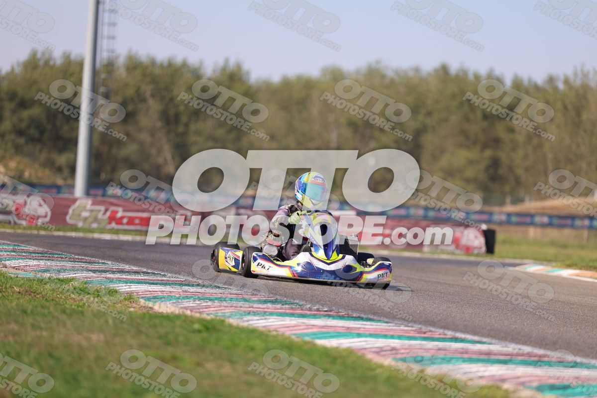 PKT - YELLOW BLU HELMET · JD9A4666