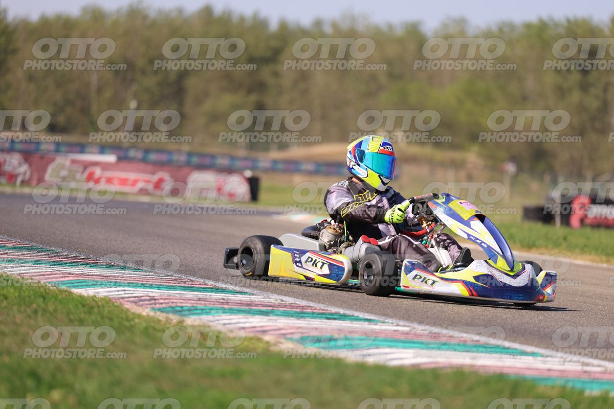 GOKART PKT - YELLOW BLU HELMET · JD9A4668