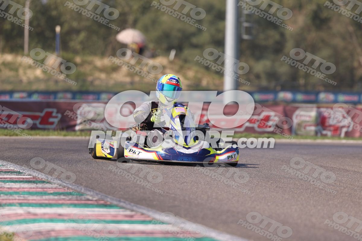 PKT - YELLOW BLU HELMET · JD9A4709