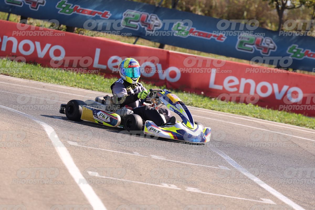 GOKART PKT - YELLOW BLU HELMET · JD9A4790