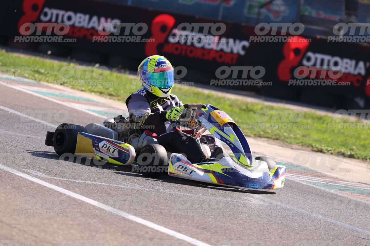 GOKART PKT - YELLOW BLU HELMET · JD9A4791