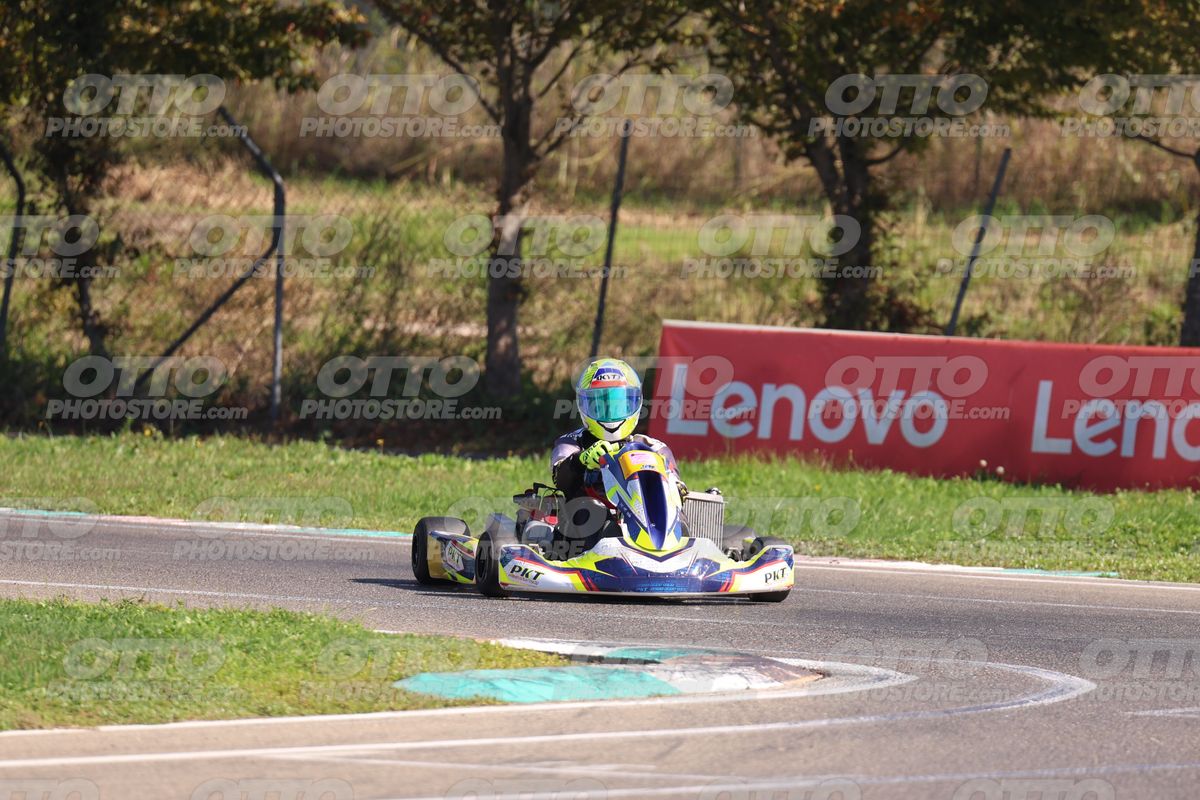 GOKART PKT - YELLOW BLU HELMET · JD9A4804