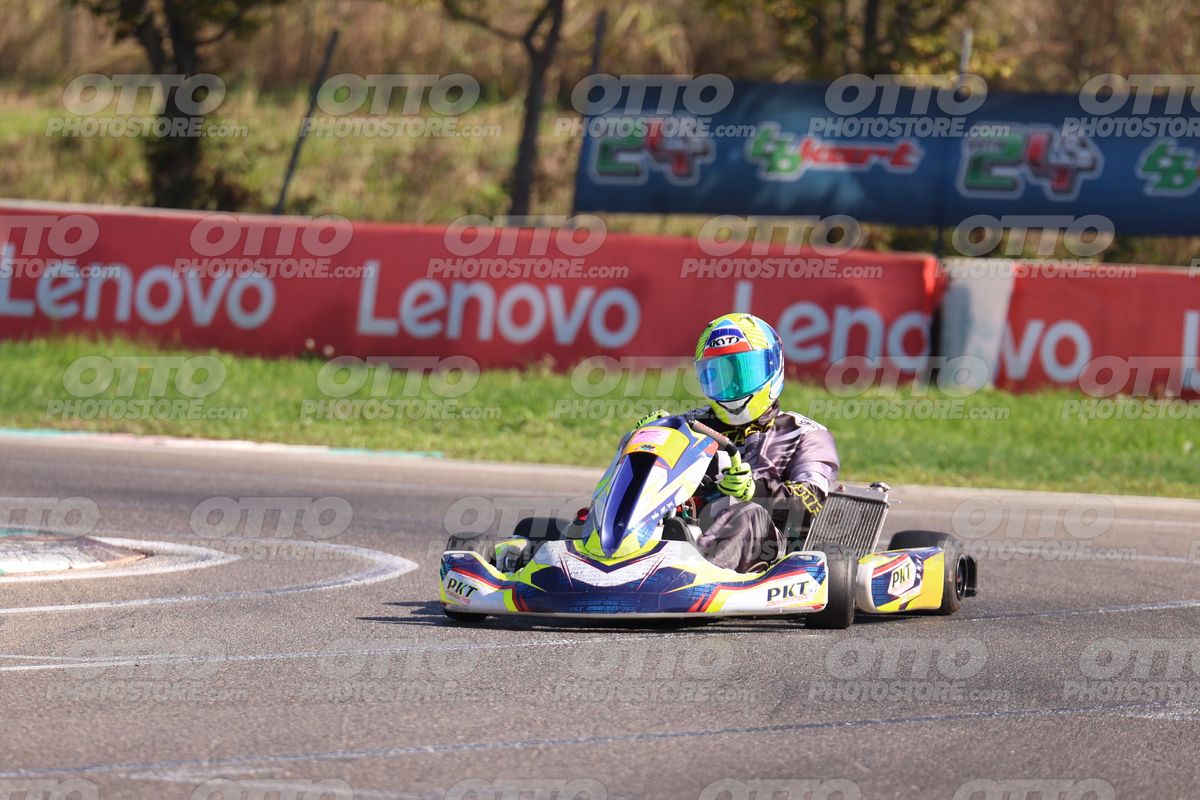 GOKART PKT - YELLOW BLU HELMET · JD9A4808